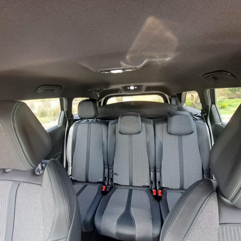 
								Peugeot 5008 full									