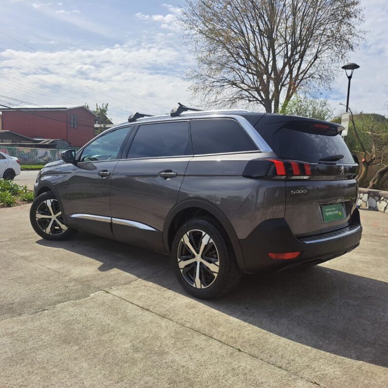 
								Peugeot 5008 full									
