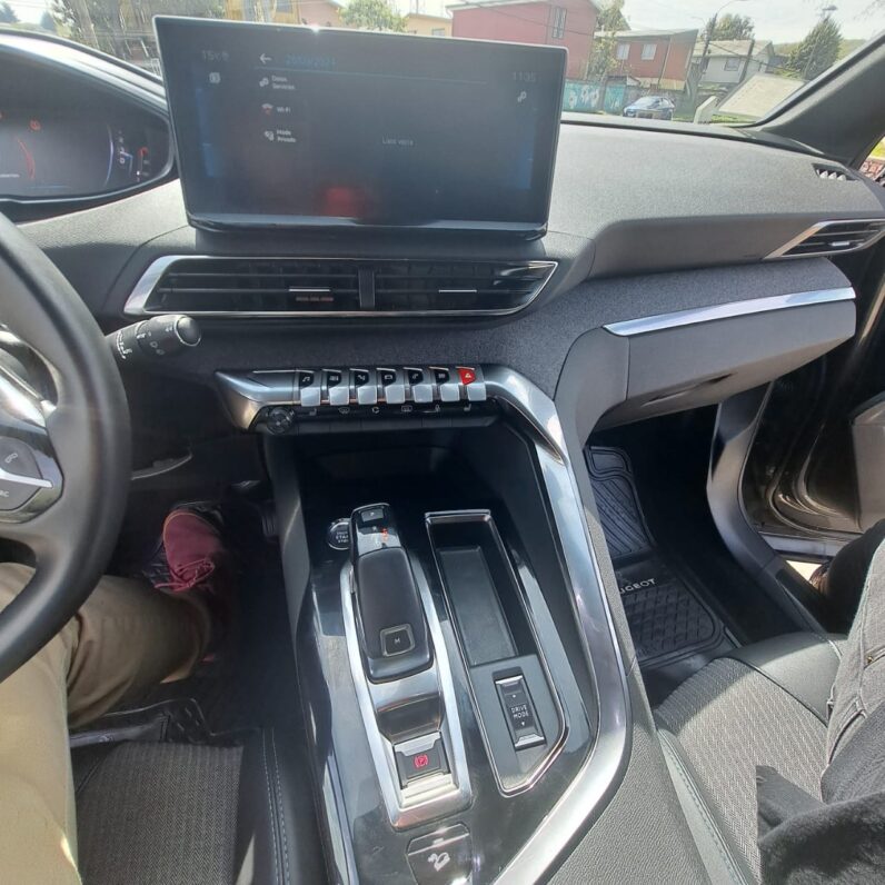 
								Peugeot 5008 full									